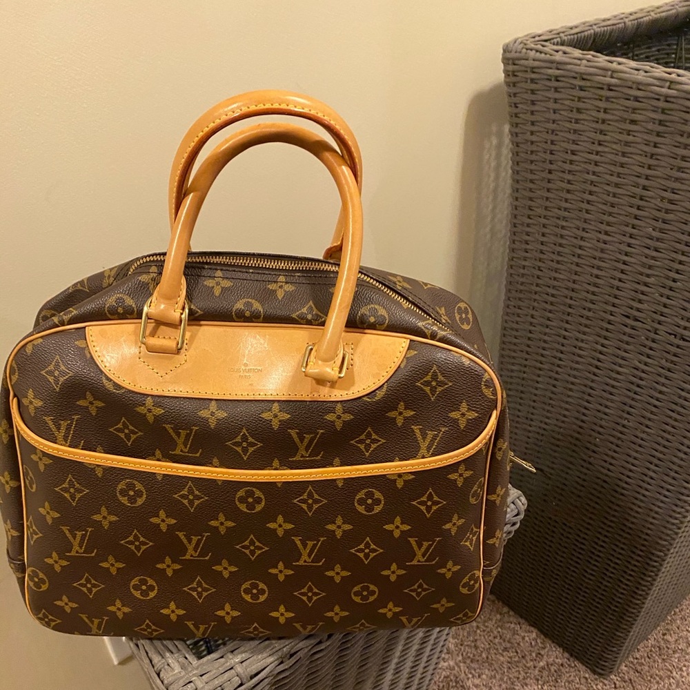 $1350 - Picture 2 of 8